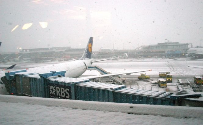 Aeroportul din Frankfurt a fost ÎNCHIS, din cauza ninsorii abundente