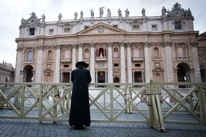 FOTOREPORTAJ din mijlocul Vaticanului. Ce se întâmplă aceste momente în spatele uşilor închise  197670