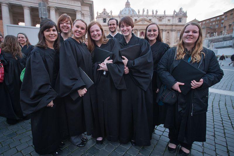 FOTOREPORTAJ din mijlocul Vaticanului. Ce se întâmplă aceste momente în spatele uşilor închise  197674