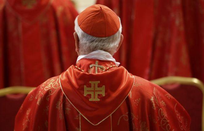 FUM NEGRU la Vatican. Conclavul Cardinalilor nu a reuşit să aleagă noul papă 197768