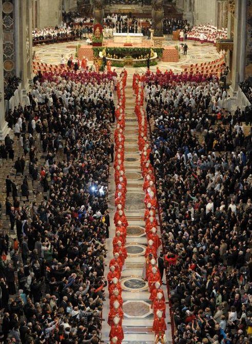 FUM NEGRU la Vatican. Conclavul Cardinalilor nu a reuşit să aleagă noul papă 197771