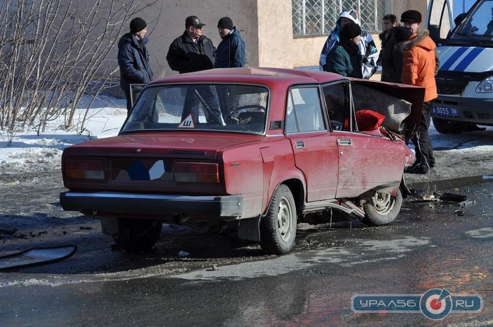 Impact FRONTAL între un Porsche şi o Lada. Care dintre maşini a ieşit mai şifonată din accident 197658