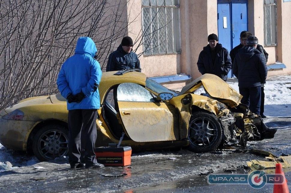 Impact FRONTAL între un Porsche şi o Lada. Care dintre maşini a ieşit mai şifonată din accident 197663