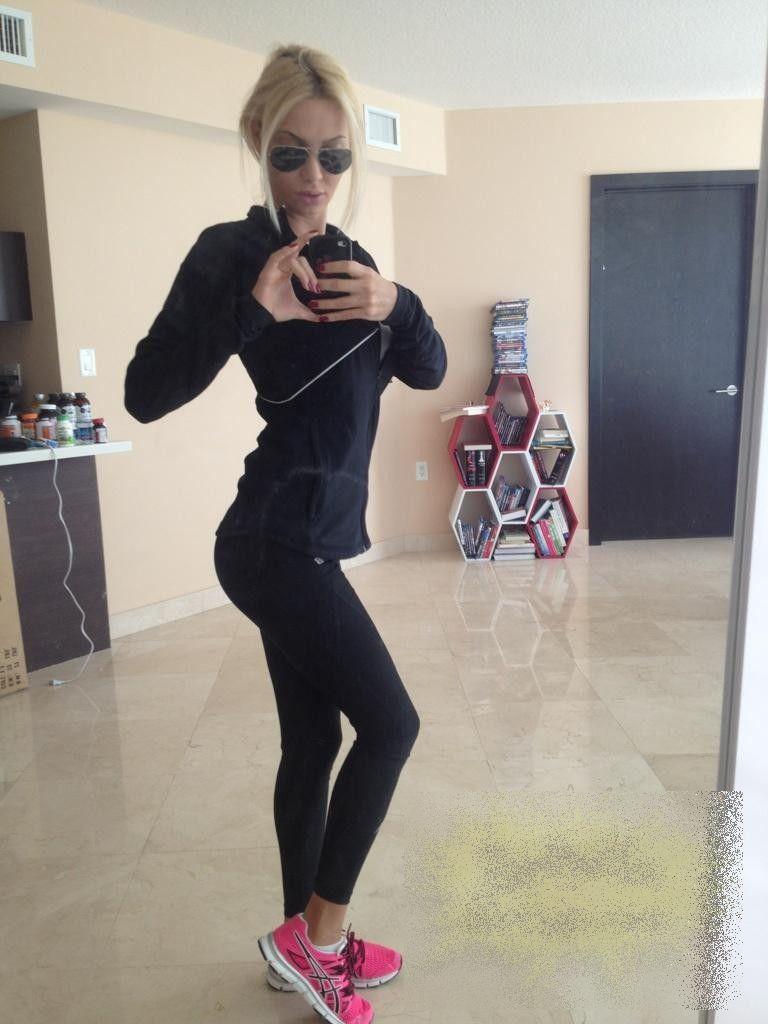 Aşa arată cel mai bine plătită femeie din lume. Trupul ei nu are niciun defect, iar dacă o vezi la faţă, vei constata asta 197836