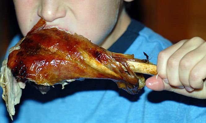 Ce riscăm atunci când mâncăm carne cu reziduuri de antibiotice