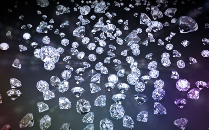 Un bărbat, prins cu 26.000 de diamante într-o geantă, pe un aeroport din Moscova