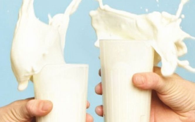 Românilor le e frică să mai bea lapte. Doi din cinci români susţin că nu au mai consumat lapte în ultima săptămână