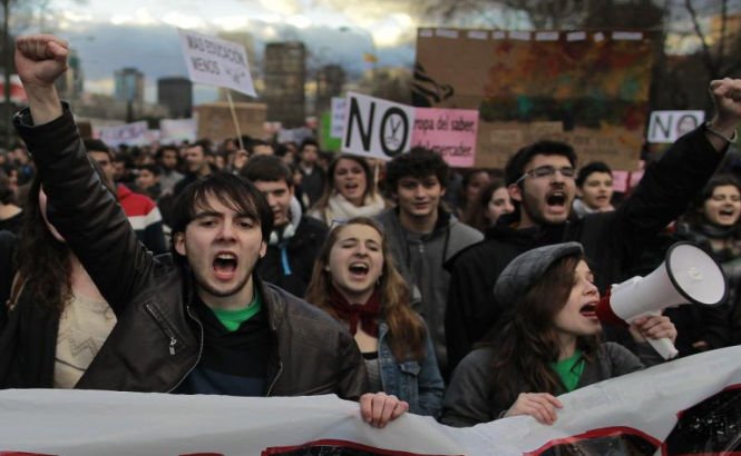 Mii de studenţi au manifestat la Madrid împotriva austerităţii