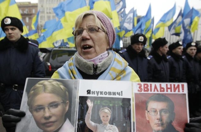 Ucraina. Mii de persoane au manifestat pentru eliberarea Iuliei Timoşenko şi demisia preşedintelui Viktor Ianukovici