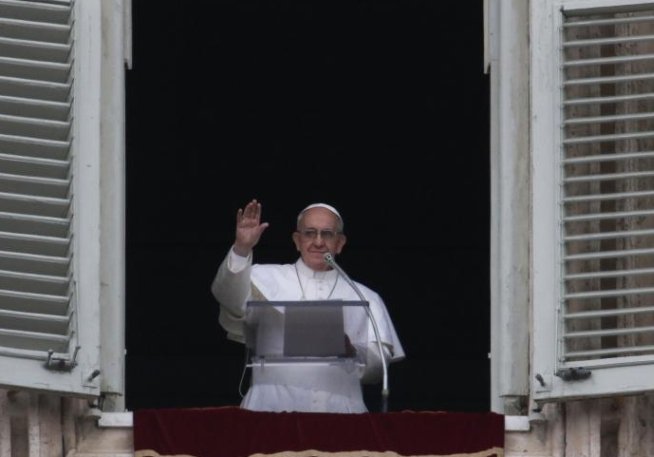 Papa pe Twitter: Dragi prieteni, vă mulţumesc din toată inima şi vă cer să continuaţi să vă rugaţi pentru mine