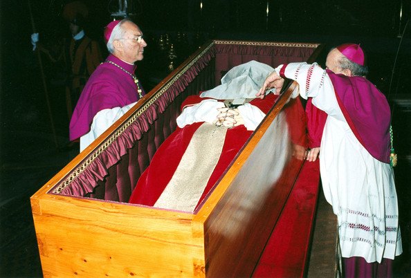 Cine este omul care a condus Biserica Catolică 33 de ZILE. &quot;A fost asasinat de DIAVOLII Vaticanului&quot;