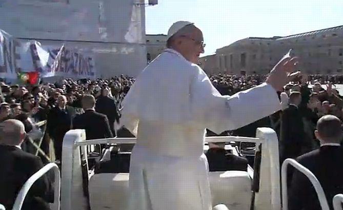 Vezi un FOTOREPORTAJ impresionant de la Vatican cu întronarea Papei Francisc. Ce MESAJ a adresat suveranul întregii lumi 198928