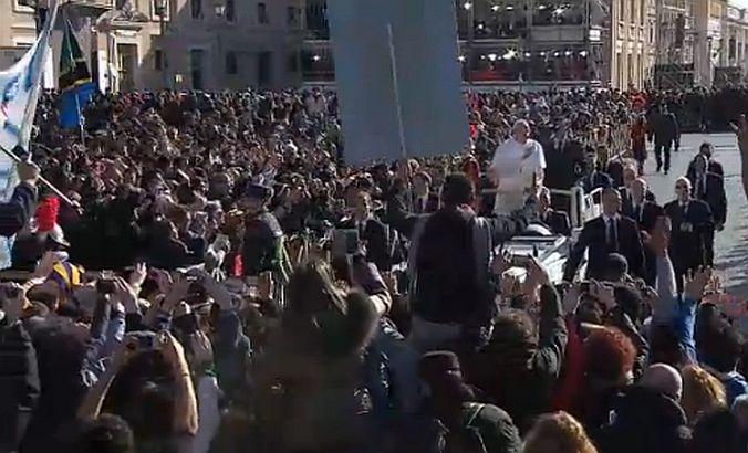 Vezi un FOTOREPORTAJ impresionant de la Vatican cu întronarea Papei Francisc. Ce MESAJ a adresat suveranul întregii lumi 198931