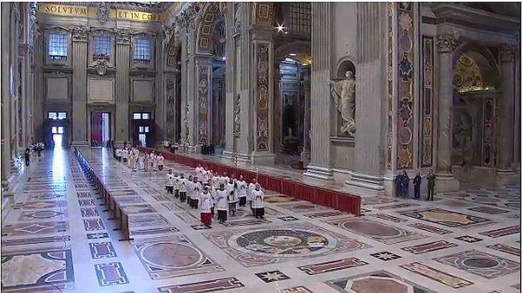 Vezi un FOTOREPORTAJ impresionant de la Vatican cu întronarea Papei Francisc. Ce MESAJ a adresat suveranul întregii lumi 198946