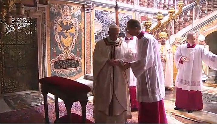 Vezi un FOTOREPORTAJ impresionant de la Vatican cu întronarea Papei Francisc. Ce MESAJ a adresat suveranul întregii lumi 198948