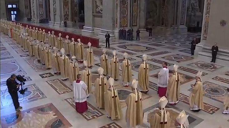 Vezi un FOTOREPORTAJ impresionant de la Vatican cu întronarea Papei Francisc. Ce MESAJ a adresat suveranul întregii lumi 198954
