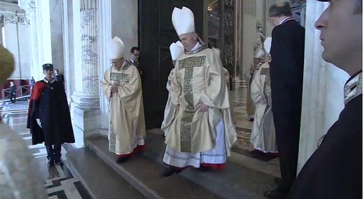Vezi un FOTOREPORTAJ impresionant de la Vatican cu întronarea Papei Francisc. Ce MESAJ a adresat suveranul întregii lumi 198955