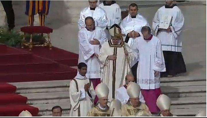 Vezi un FOTOREPORTAJ impresionant de la Vatican cu întronarea Papei Francisc. Ce MESAJ a adresat suveranul întregii lumi 198957