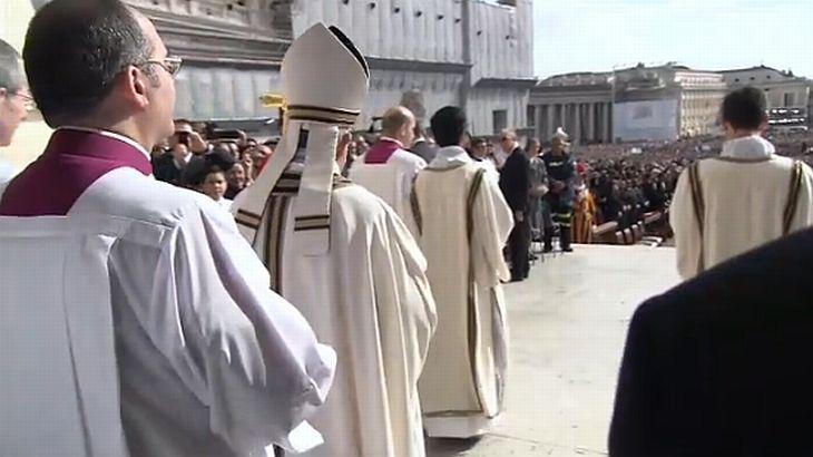 Vezi un FOTOREPORTAJ impresionant de la Vatican cu întronarea Papei Francisc. Ce MESAJ a adresat suveranul întregii lumi 198958