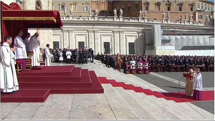 Vezi un FOTOREPORTAJ impresionant de la Vatican cu întronarea Papei Francisc. Ce MESAJ a adresat suveranul întregii lumi 198965