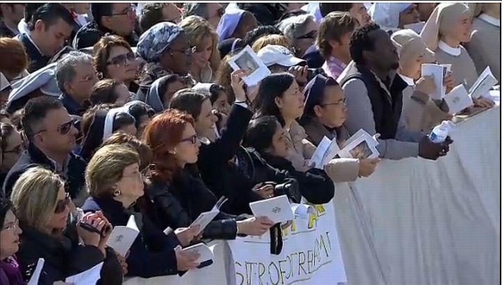Vezi un FOTOREPORTAJ impresionant de la Vatican cu întronarea Papei Francisc. Ce MESAJ a adresat suveranul întregii lumi 198972