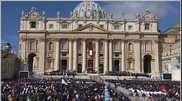 Vezi un FOTOREPORTAJ impresionant de la Vatican cu întronarea Papei Francisc. Ce MESAJ a adresat suveranul întregii lumi 198974
