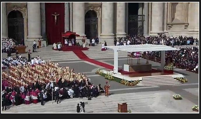 Vezi un FOTOREPORTAJ impresionant de la Vatican cu întronarea Papei Francisc. Ce MESAJ a adresat suveranul întregii lumi 198988