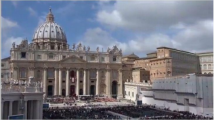 Vezi un FOTOREPORTAJ impresionant de la Vatican cu întronarea Papei Francisc. Ce MESAJ a adresat suveranul întregii lumi 199011