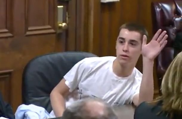 Gest incredibil al unui adolescent condamnat la închisoare pe viaţă după ce şi-a împuşcat colegii