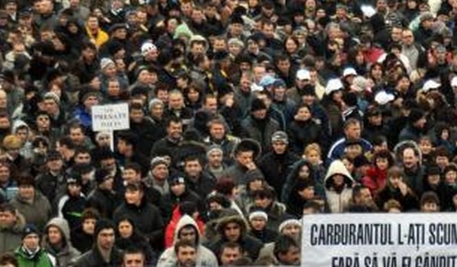 Protest la Dacia Mioveni. Peste 5.000 de angajaţi au oprit activitatea