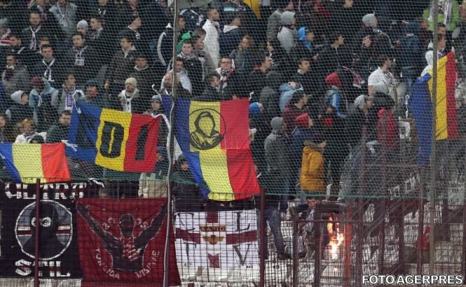 Rapid va juca un meci fără spectatori, după ce fanii giuleştenilor au dat foc unui steag al Ungariei la Cluj