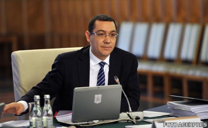 Victor Ponta consideră „inacceptabil” gestul fanilor echipei Rapid de a da foc steagului Ungariei