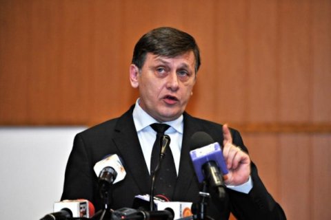 Antonescu: Băsescu s-a obişnuit ca CC să încalce voinţa populară. Poate verifica limitele revizuirii