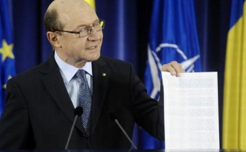 Băsescu cere deputaţilor rediscutarea proiectului de revizuire a Constituţiei, transmis în 2011