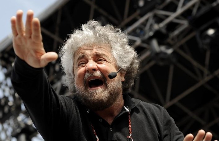 Beppe Grillo cere să-i fie încredinţat postul de premier al Italiei