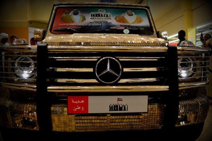 Este cocalarul suprem. Ce şi-a făcut acest arab putred de bogat cu Mercedesul. Toţi îl fotografiau pe stradă  199404