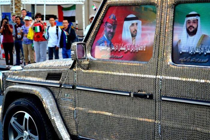 Este cocalarul suprem. Ce şi-a făcut acest arab putred de bogat cu Mercedesul. Toţi îl fotografiau pe stradă  199410