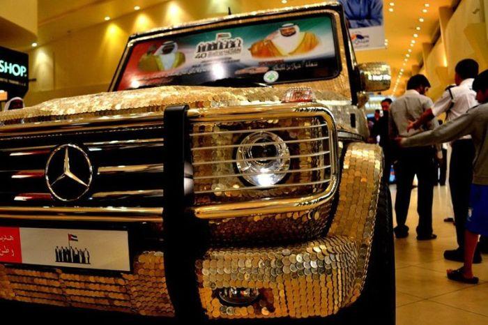 Este cocalarul suprem. Ce şi-a făcut acest arab putred de bogat cu Mercedesul. Toţi îl fotografiau pe stradă  199413