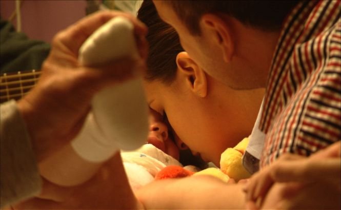 „În premieră” îţi prezintă povestea primului copil din România supus unor proceduri medicale de ultimă generaţie 