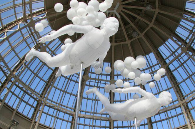 Premieră în România. Expoziţia de artă contemporană "Lumi plutitoare", semnată de Max Streicher 199482