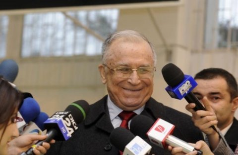 Iliescu contestă unicameralul: Revizuirea Constituţiei nu se va limita la părerile unei singure persoane