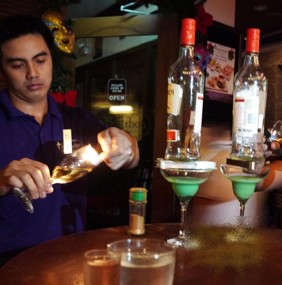 A ajuns să arate ca un monstru după ce a băut în club acest cocktail. O poţi păţi şi tu dacă nu eşti atent 199986