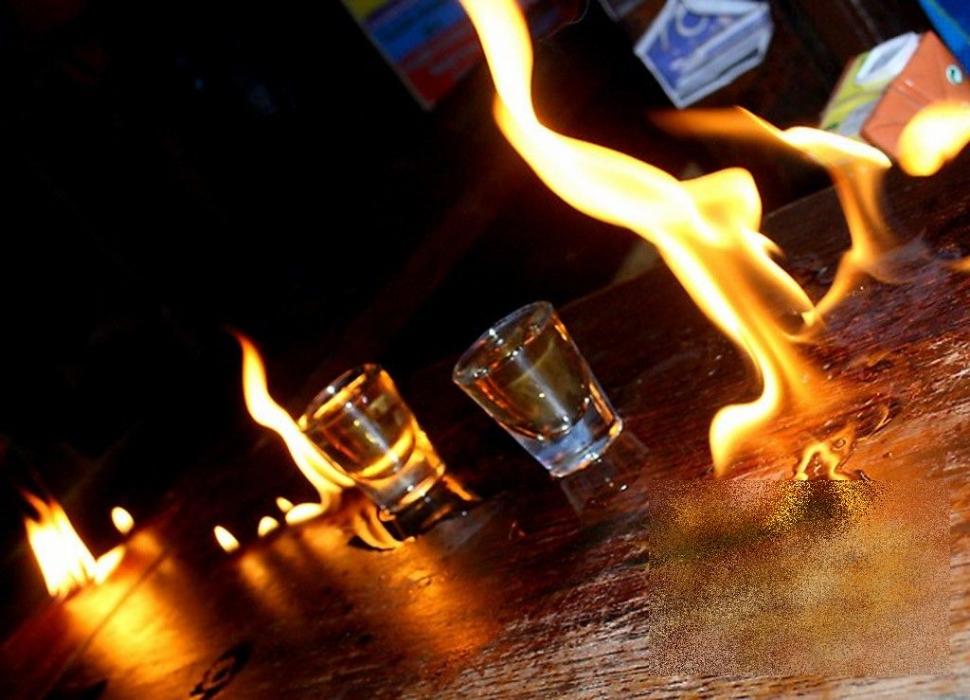 A ajuns să arate ca un monstru după ce a băut în club acest cocktail. O poţi păţi şi tu dacă nu eşti atent 199988