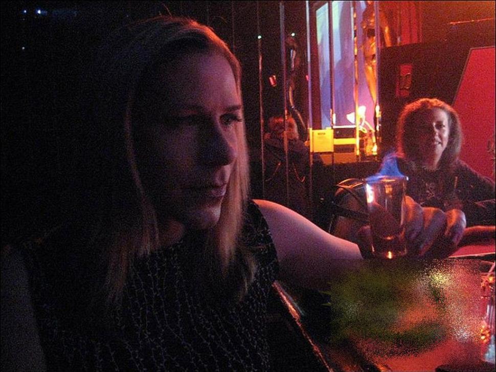 A ajuns să arate ca un monstru după ce a băut în club acest cocktail. O poţi păţi şi tu dacă nu eşti atent 199989