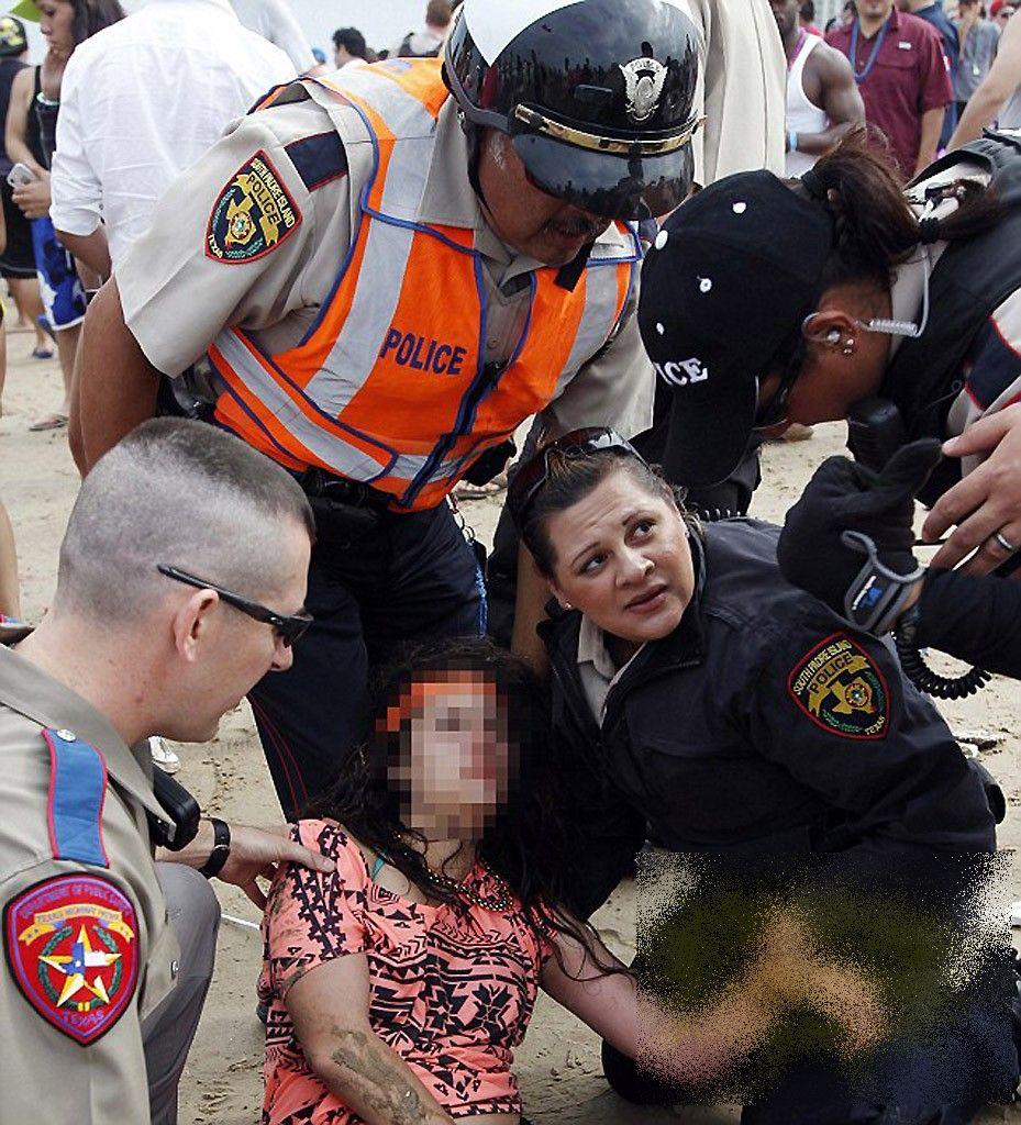 Are 17 ani, învăţa bine la şcoală, dar părinţii vor să o dezmoştenească după ce a făcut asta. 60.000 de oameni au fost martori 199970