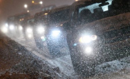 Autorităţile din Bucureşti le recomandă şoferilor cu anvelope de vară să nu iasă în trafic marţi