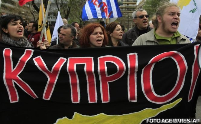 Guvernul Greciei: Acordul dintre UE-FMI şi Cipru este „dureros”, dar evită „haosul”