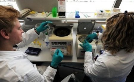 O eprubetă ce conține virusul MORTAL care amenință omenirea a dispărut din laborator