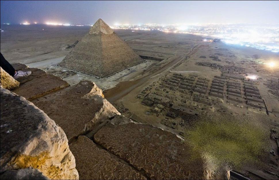 "Blestemul" acestei fotografii, făcute în Egipt. Din cauza pozei vor ajunge la ÎNCHISOARE 200156