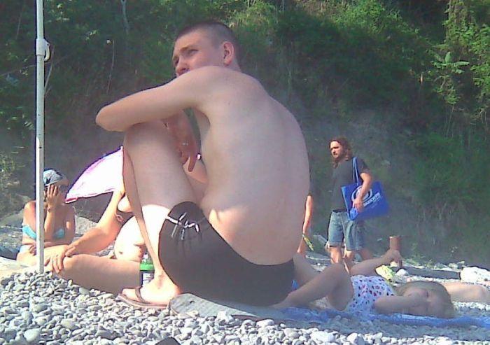 Ce făceau aceşti părinţi pe plajă, chiar sub ochii fetiţei lor. Nu mai puteau aştepta până acasă 200149